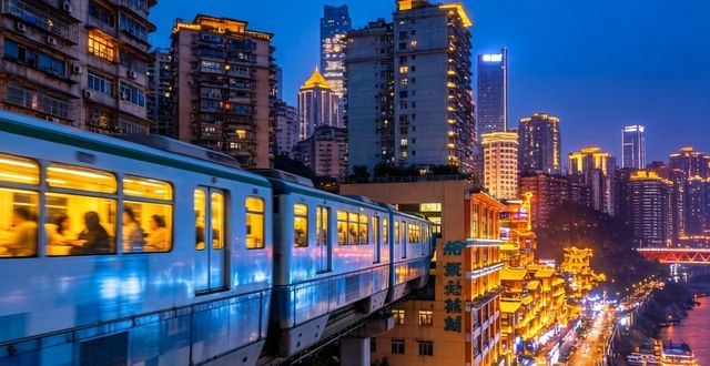 Chongqing light rail at night_Chongqing light rail at night_Chongqing light rail at night