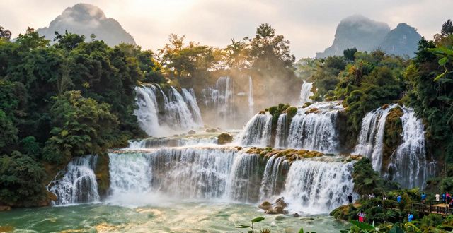 China Vietnam border waterfall_China Vietnam border waterfall_China Vietnam border waterfall