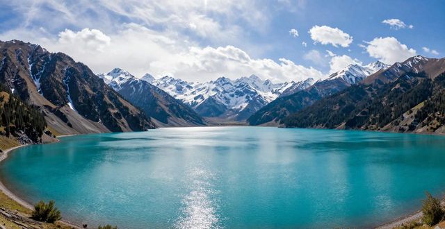 Xinjiang turquoise lake_Xinjiang turquoise lake_Xinjiang turquoise lake